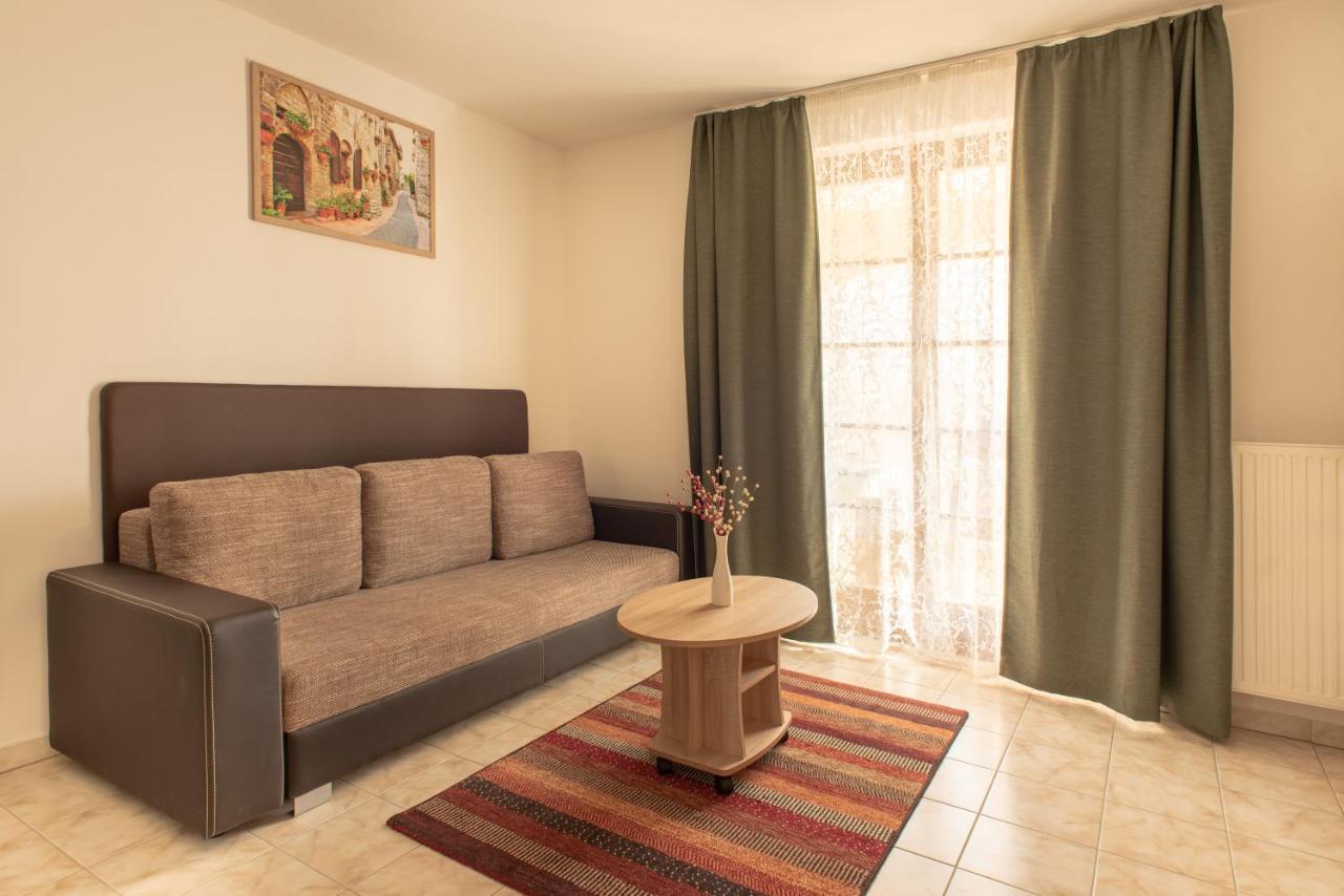 Modor Apartman Alsópáhok Buitenkant foto