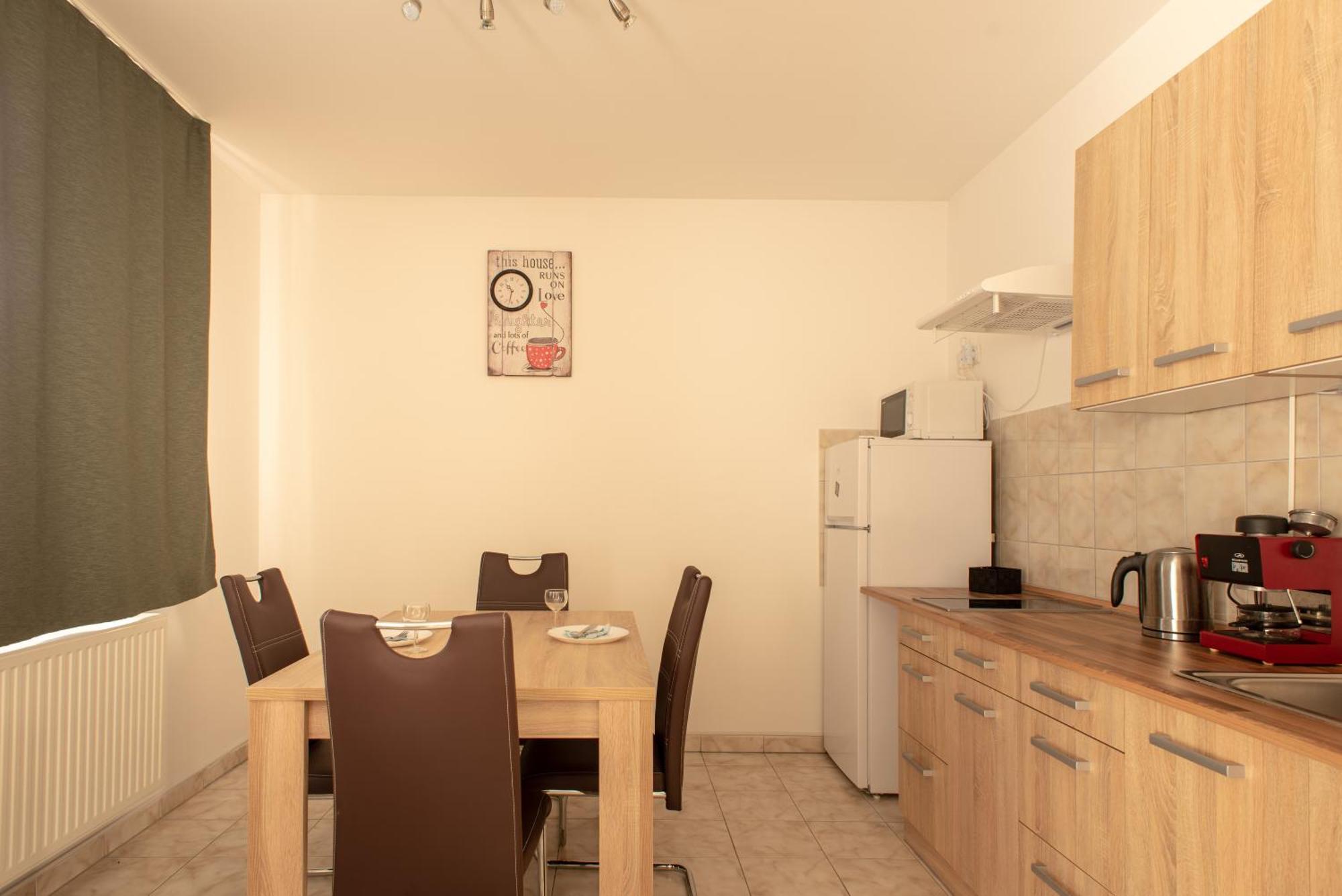 Modor Apartman Alsópáhok Buitenkant foto