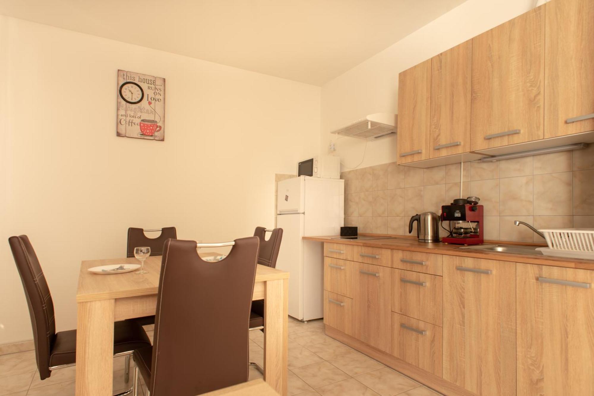 Modor Apartman Alsópáhok Buitenkant foto