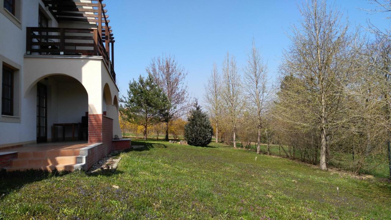 Modor Apartman Alsópáhok Buitenkant foto