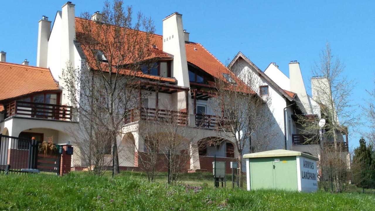 Modor Apartman Alsópáhok Buitenkant foto