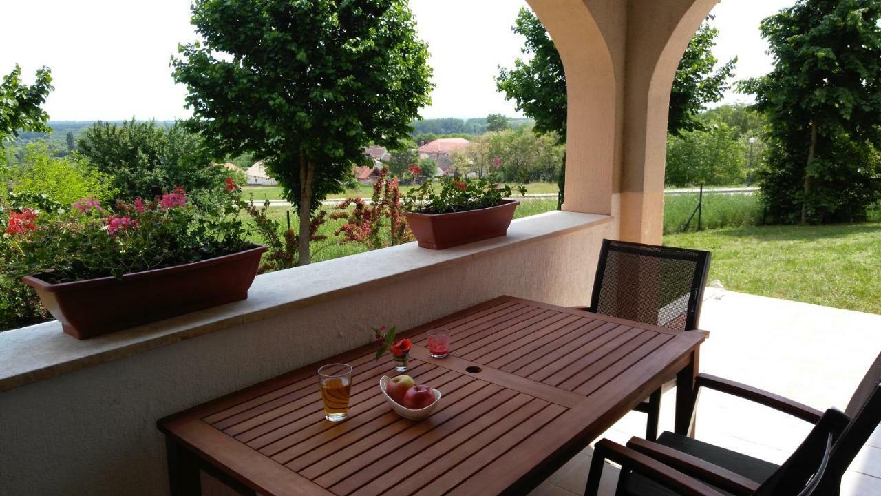 Modor Apartman Alsópáhok Buitenkant foto