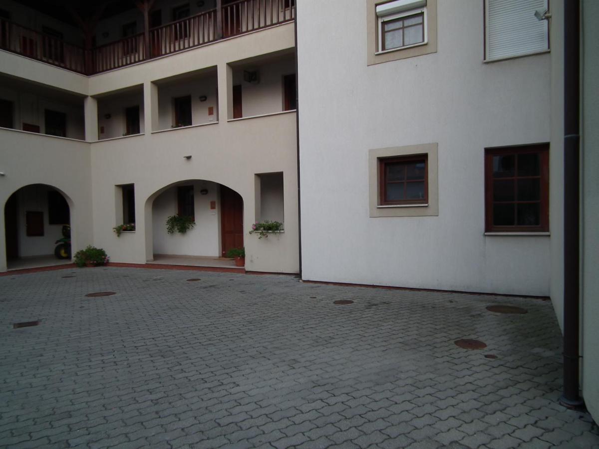 Modor Apartman Alsópáhok Kamer foto